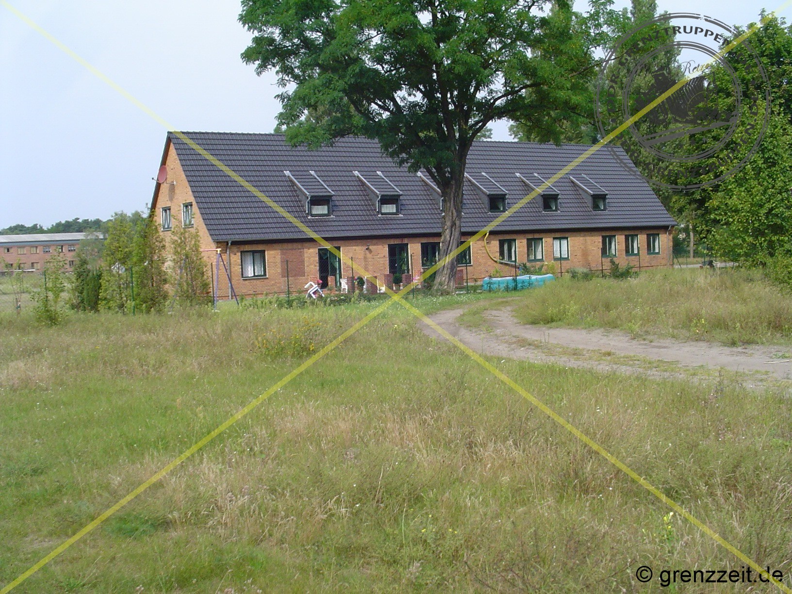 2005 entstehen die ersten Häuser am Standort Glöwen, aus den bestehenden Objekten aus der NS-Zeit.